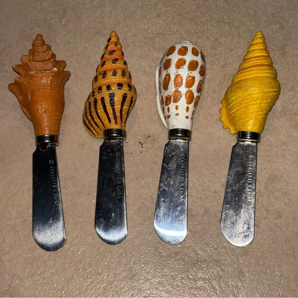 Set of 4 Concepts 4 Coastal Seashell Resin Handle Butter Cheese Spreaders
